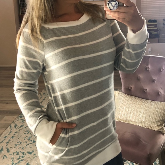 ❗️❗️Last 1! SMALL Heather Grey Striped Comfy Top - Picture 6 of 9